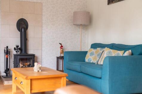 Living Room-9.jpg