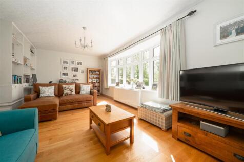 Living Room-3.jpg