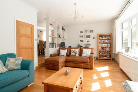 Living Room-2.jpg