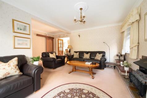 Living Room-3.jpg