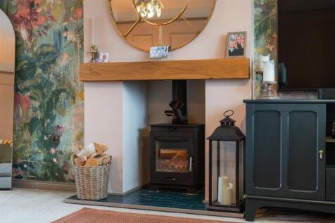Living Room-6.jpg