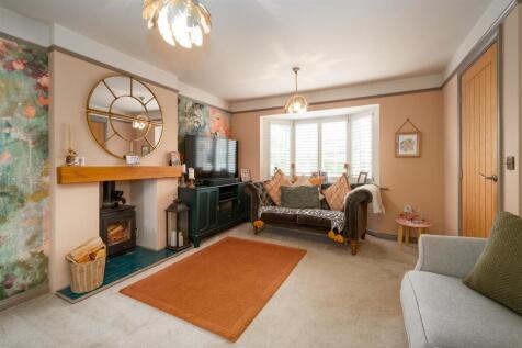 Living Room-5.jpg
