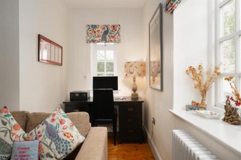 Living Room-4.jpg