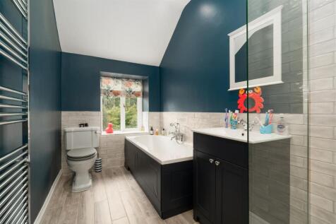 Bathroom.jpg