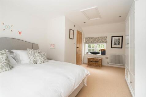 Main Bedroom-3.jpg