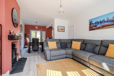 Living Room-2.jpg