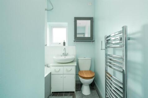 Bathroom.jpg