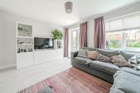 Living ROom-3.jpg