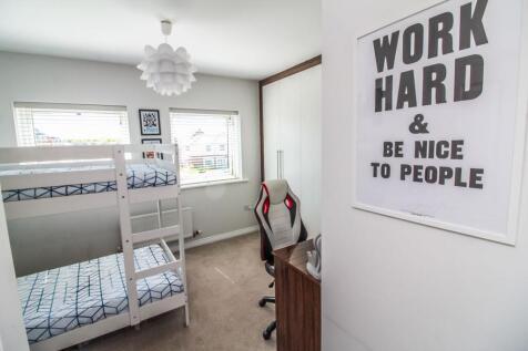 Bedroom 2 pic 2