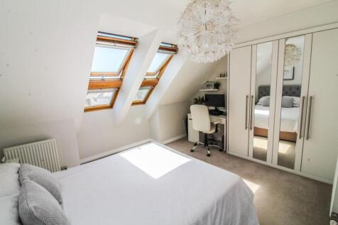 Bedroom 1 pic 3