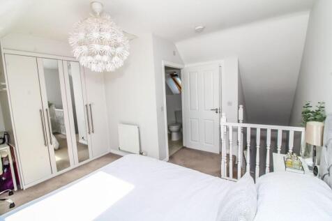 Bedroom 1 pic 4