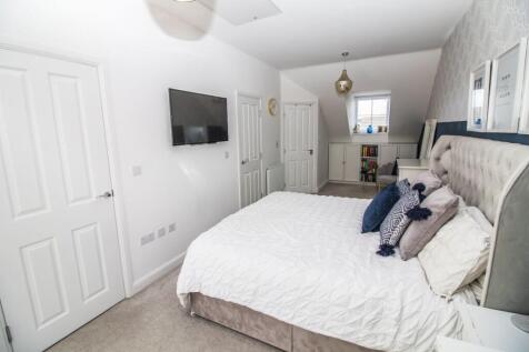 Master Bedroom Pic 3.