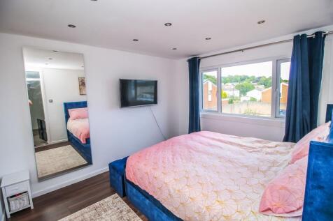 Bedroom One Pic 2.