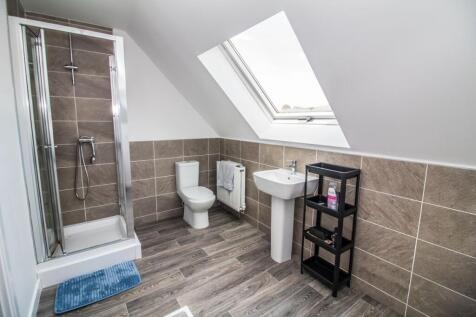 En-suite Pic 2.