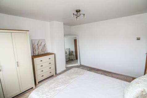 Bedroom One Pic 3.