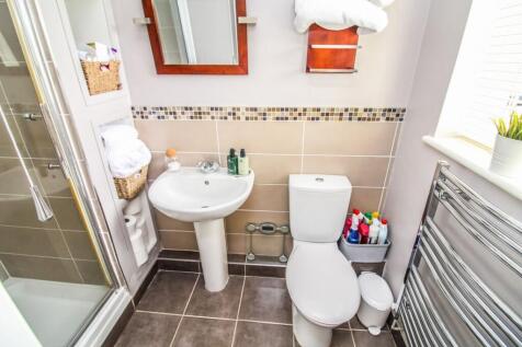 Master En-suite. 