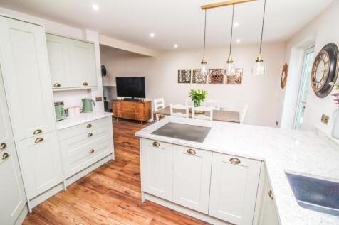 Kitchen Pic 4.