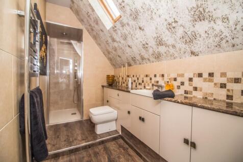 Bedroom One En-suite. 