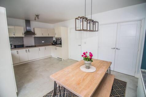 Kitchen/Dining.