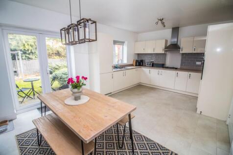 Kitchen/Dining.