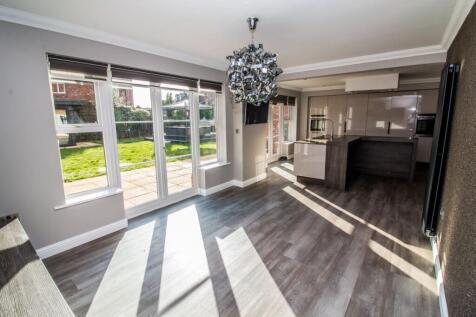 Kitchen/Diner Pic 3. 