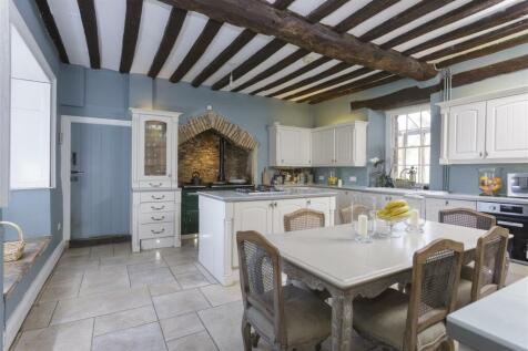 The_Old_Manor_House_GL7_044.jpg