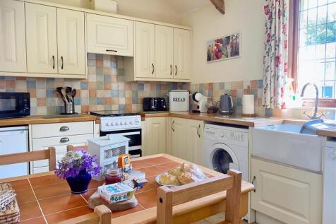 Cottage 2 Kitchen / Dining