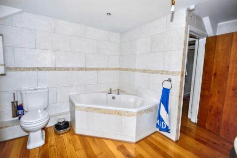 14 Bathroom