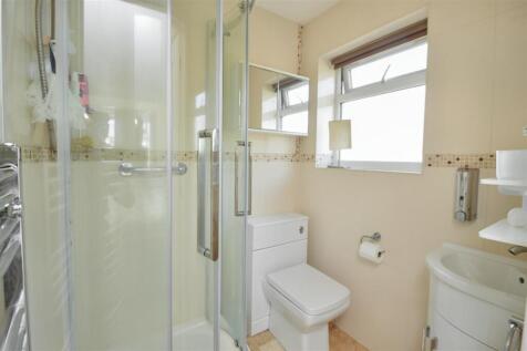 Bedroom 1 En suite