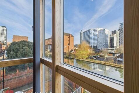 CAM05016G0-PR0038-STILL012.jpg