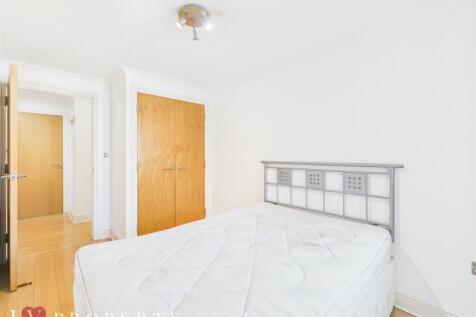 CAM05016G0-PR0056-STILL006.jpg