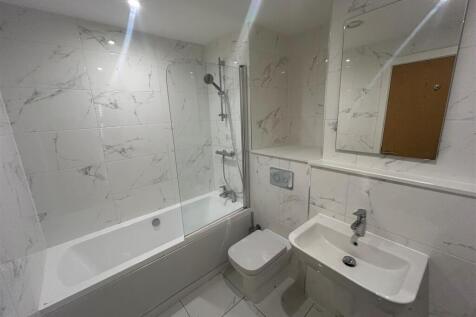 204 arden bathroom.jpg