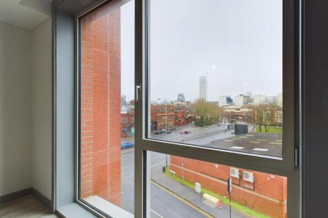 CAM05016G0-PR0034-STILL013.jpg