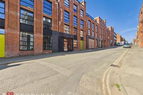 CAM05016G0-PR0044-STILL012.jpg