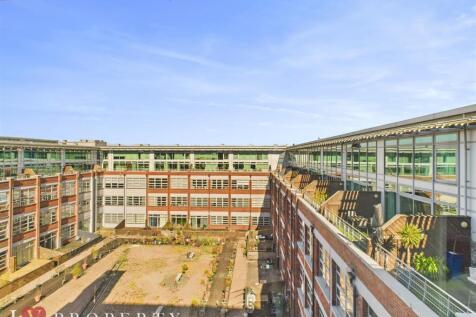 CAM05016G0-PR0059-STILL021.jpg