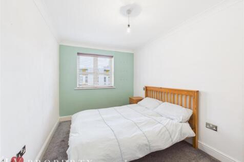 CAM05016G0-PR0074-STILL025.jpg