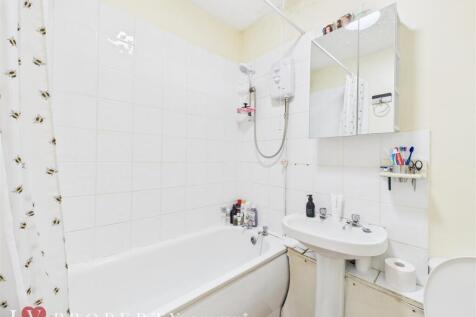 CAM05016G0-PR0117-STILL002.jpg