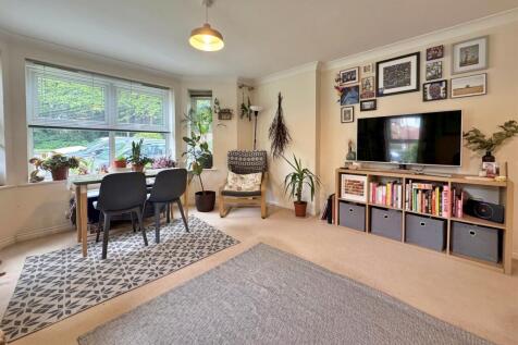 Living/Dining Area