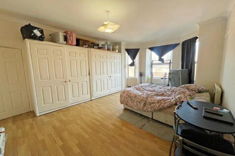 Bedroom/ Living Spac