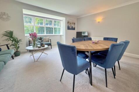 Living/Dining Area