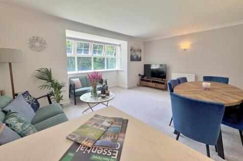 Living/Dining Area