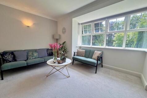 Living/Dining Area