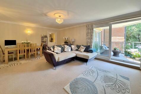 Living/Dining Area