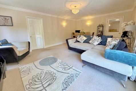 Living/Dining Area