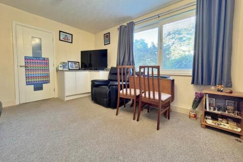 Living/Dining Area
