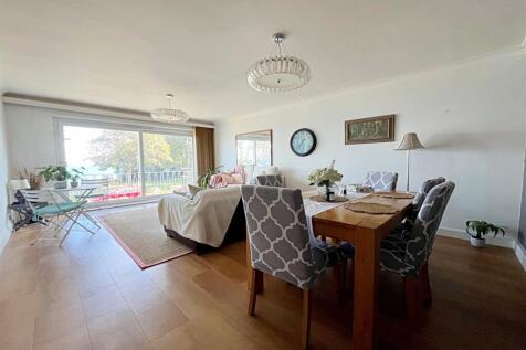 Living/Dining Area
