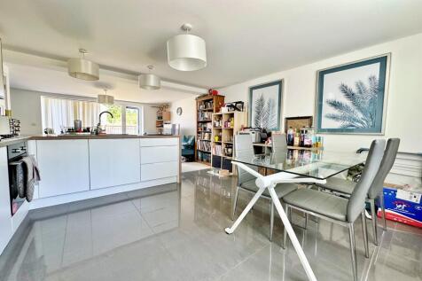 Kitchen/Dining Area