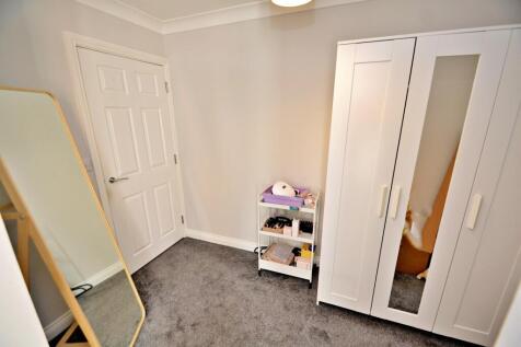 Dressing Area to Bed