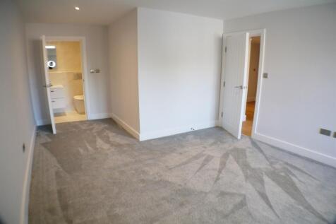  Ensuite Bedroom