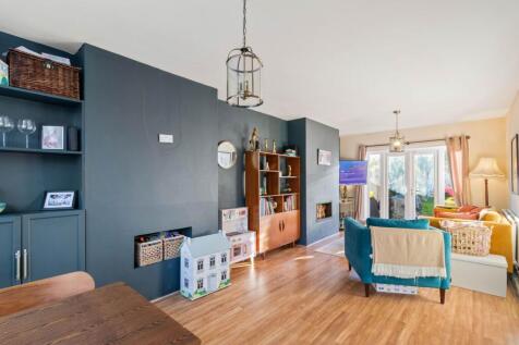 Living / Dining Area